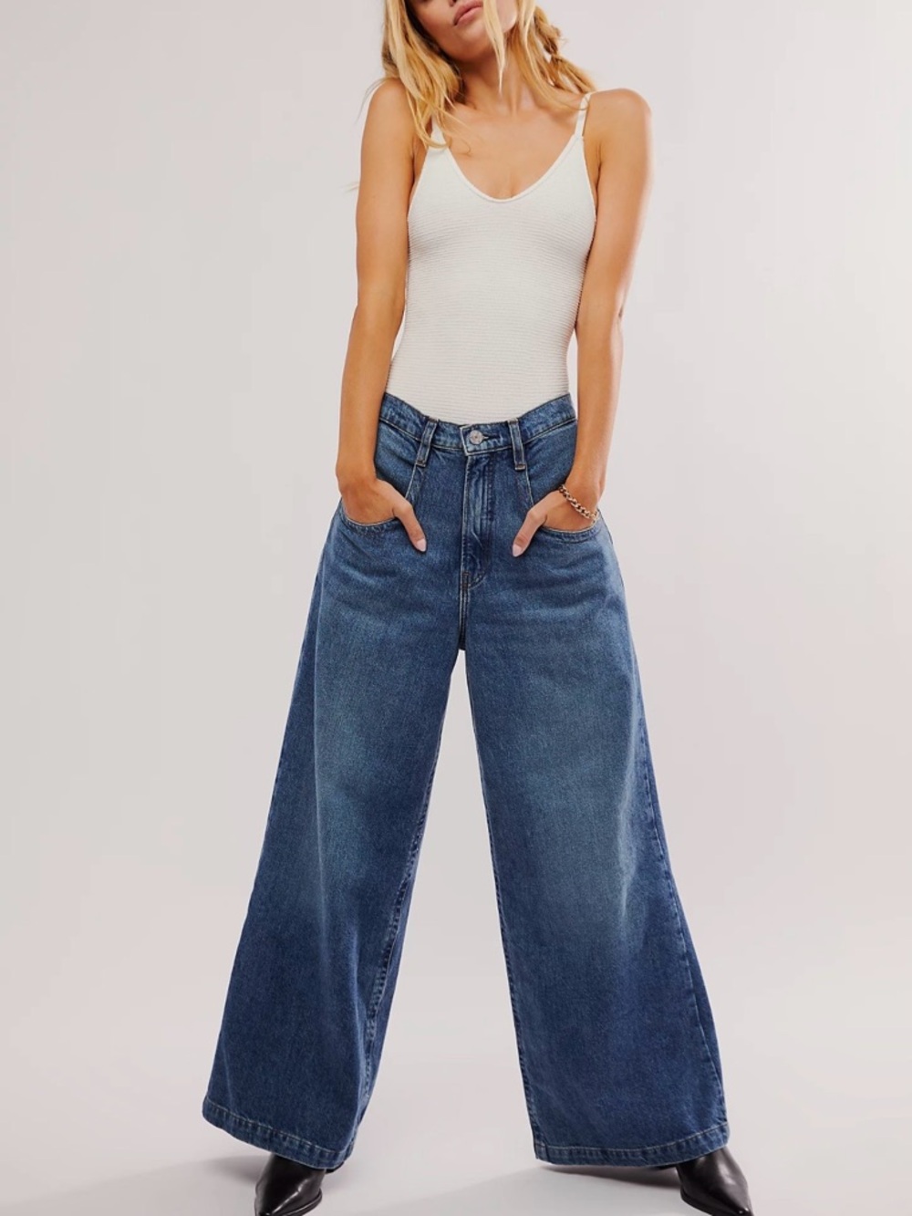 Frame 'The Skater' Wide Leg High-Rise Jeans in Medium Blue Size 25